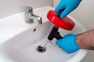Read more about the article A Homeowner’s Guide to Tackling Common Plumbing Issues